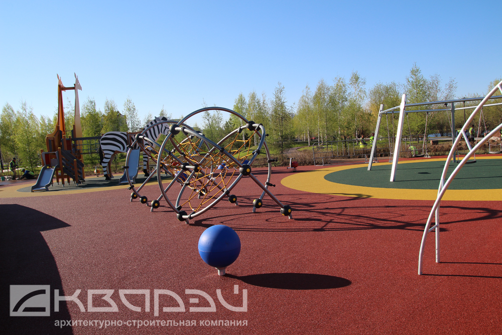 Спортивная и детская площадки в Парке Победы