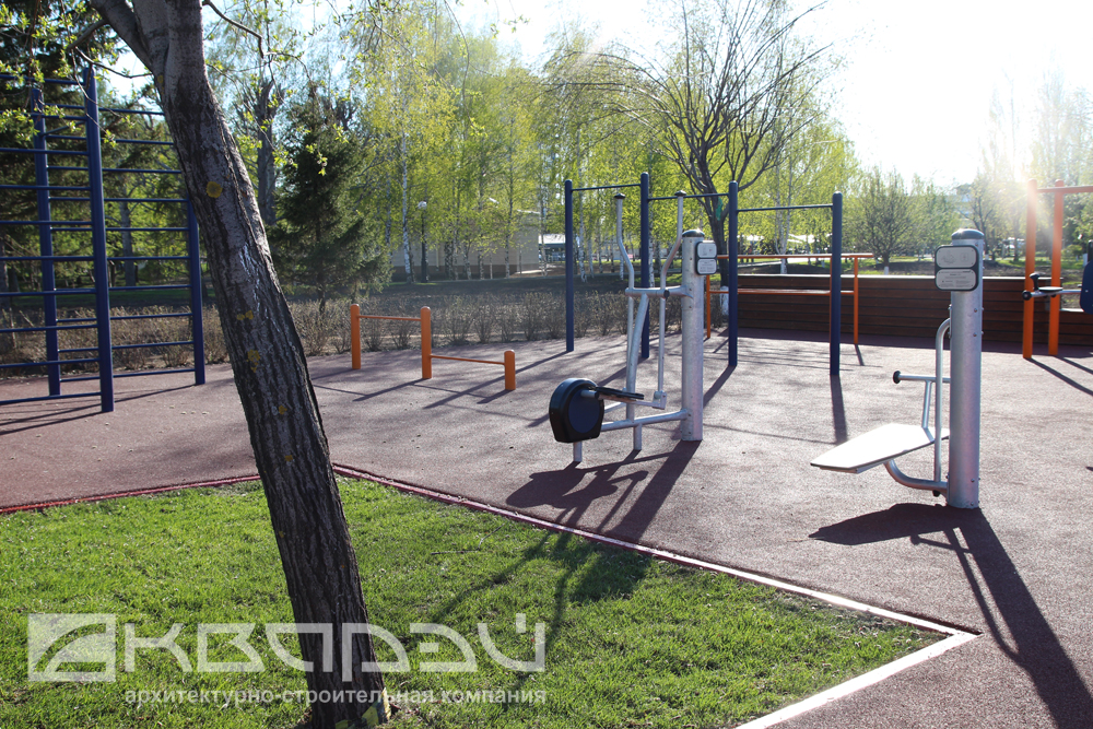 Спортивная и детская площадки в Парке Победы